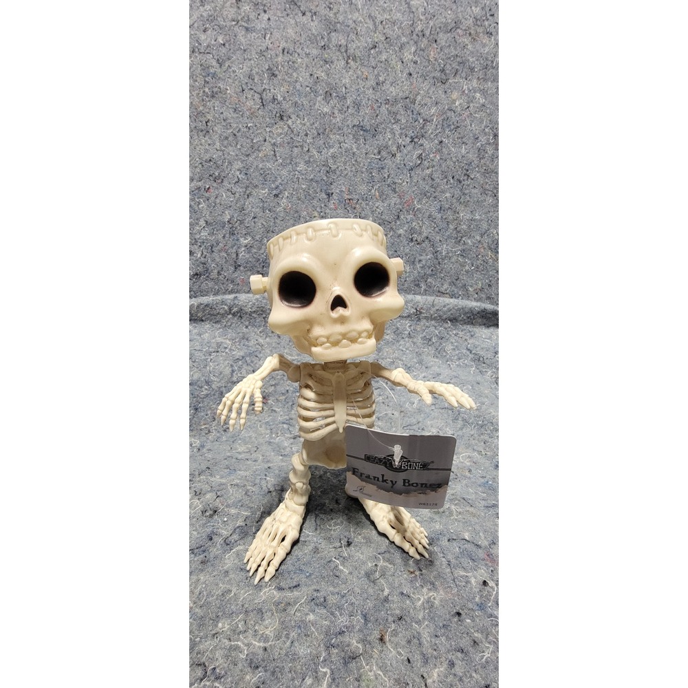Halloween 2025 Moveable White & Black‎ Plastic Skull